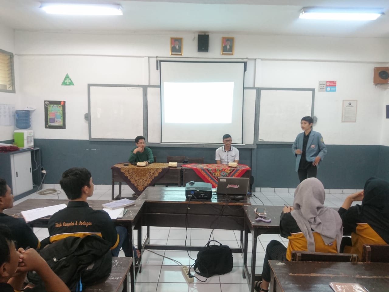 Pembekalan Dunia Kerja dan Kuliah