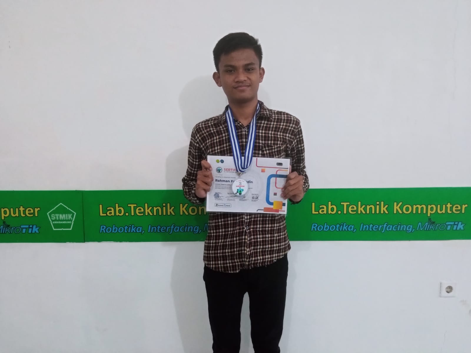 Juara 2  Nasional Lomba Jaringan di Universitas Negeri Jakarta 2021